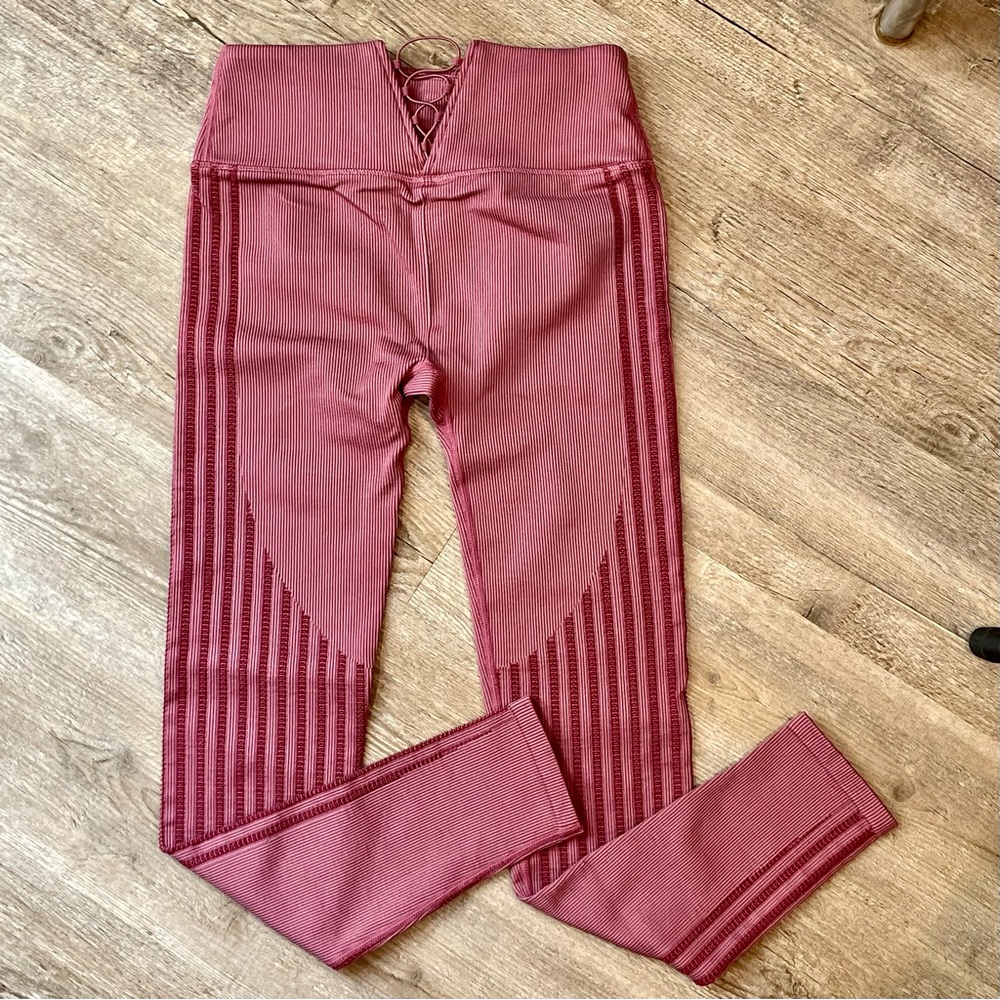 Fabletics 2 Piece Bundle Seamless Leggings & Bra Dark Rouge Size Small - Picture 6 of 13